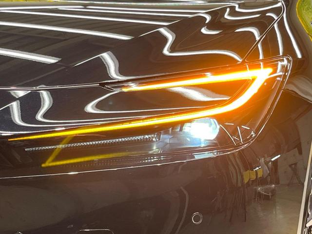 プリウス Ｚ　全周囲カメラ　１００Ｖ電源　衝突被害軽減システム　レーダークルーズ　禁煙車　電動リアゲート　ハーフレザーシート　前席シートエアコン　パワーシート　コーナーセンサー　スマートキー　ＬＥＤヘッド（12枚目）