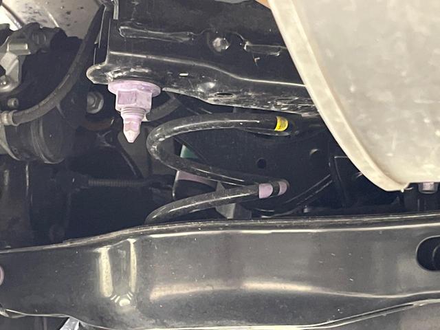 プリウス Ｚ　全周囲カメラ　１００Ｖ電源　衝突被害軽減システム　レーダークルーズ　禁煙車　電動リアゲート　ハーフレザーシート　前席シートエアコン　パワーシート　コーナーセンサー　スマートキー　ＬＥＤヘッド（22枚目）