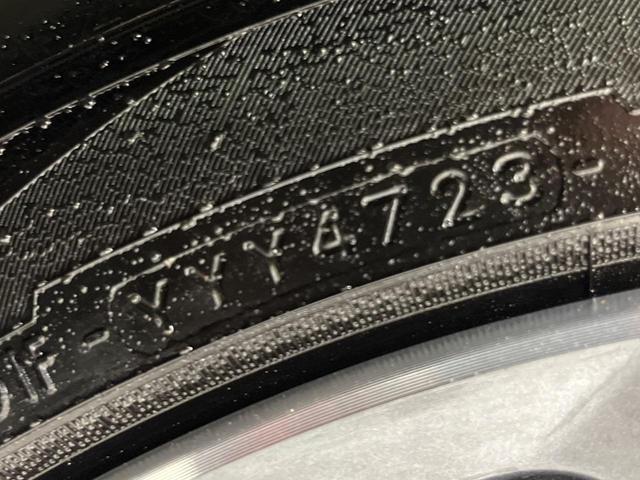 プリウス Ｚ　全周囲カメラ　１００Ｖ電源　衝突被害軽減システム　レーダークルーズ　禁煙車　電動リアゲート　ハーフレザーシート　前席シートエアコン　パワーシート　コーナーセンサー　スマートキー　ＬＥＤヘッド（34枚目）