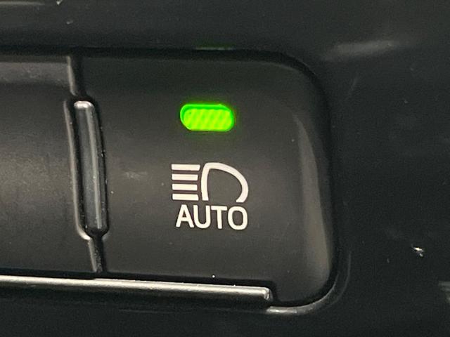 プリウス S SDナビ バックカメラ プリクラッシュセーフティ レーダークルーズ 禁煙車 コーナーセンサー スマートキー レーンキープ LEDヘッド ETC オートマチックハイビーム 車線逸脱警報(40枚目)