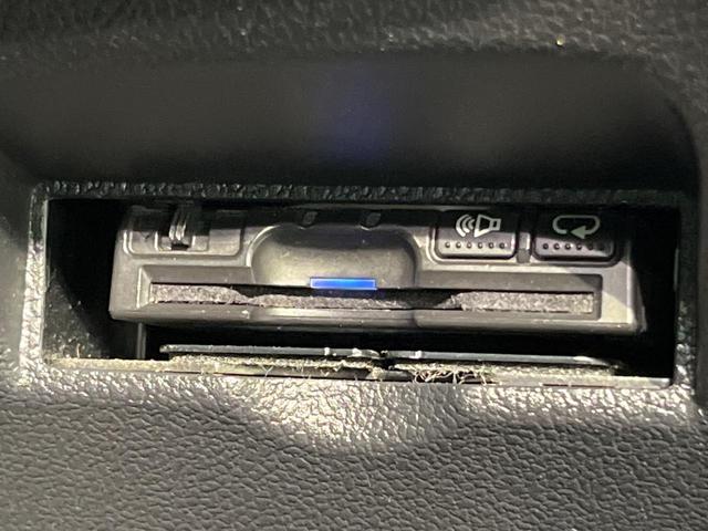 プリウス S SDナビ バックカメラ プリクラッシュセーフティ レーダークルーズ 禁煙車 コーナーセンサー スマートキー レーンキープ LEDヘッド ETC オートマチックハイビーム 車線逸脱警報(41枚目)