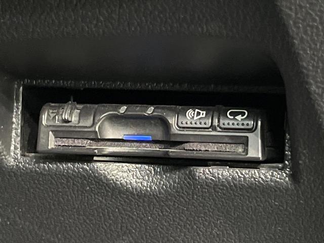 プリウス S SDナビ バックカメラ 衝突被害軽減システム レーダークルーズ 禁煙車 コーナーセンサー スマートキー LEDヘッド ビルトインETC 純正15インチアルミ 車線逸脱警報 オートライト(6枚目)