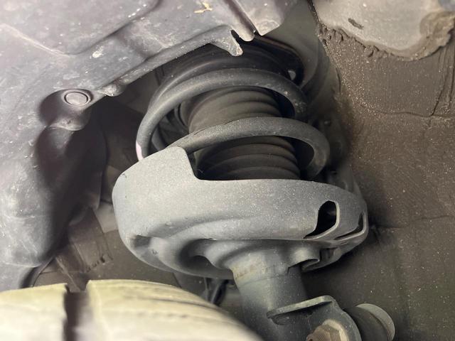 プリウス S SDナビ バックカメラ 衝突被害軽減システム レーダークルーズ 禁煙車 コーナーセンサー スマートキー LEDヘッド ビルトインETC 純正15インチアルミ 車線逸脱警報 オートライト(20枚目)