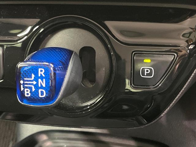 プリウス S SDナビ バックカメラ 衝突被害軽減システム レーダークルーズ 禁煙車 コーナーセンサー スマートキー LEDヘッド ビルトインETC 純正15インチアルミ 車線逸脱警報 オートライト(34枚目)