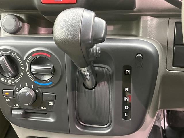 エブリイ ＰＡリミテッド　衝突被害軽減システム　禁煙車　コーナーセンサー　車線逸脱警報　オートライト　アイドリングストップ　車線逸脱抑制機能　プライバシーガラス　盗難防止装置（33枚目）