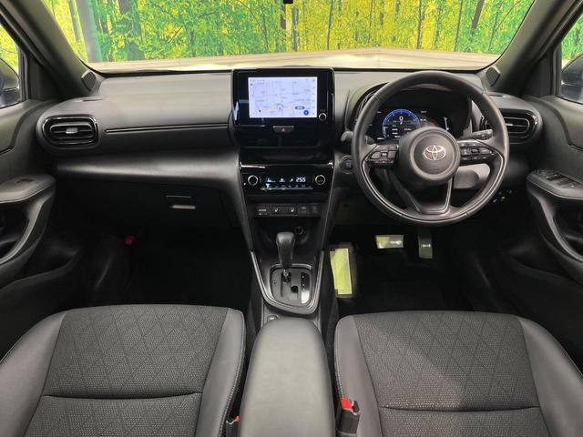 ヤリスクロス Ｚ　全周囲カメラ　８型ディスプレイオーディオ　衝突被害軽減システム　レーダークルーズ　禁煙車　ハーフレザーシート　パワーシート　ドラレコ　コーナーセンサー　スマートキー　ＬＥＤヘッド　ビルトインＥＴＣ（2枚目）