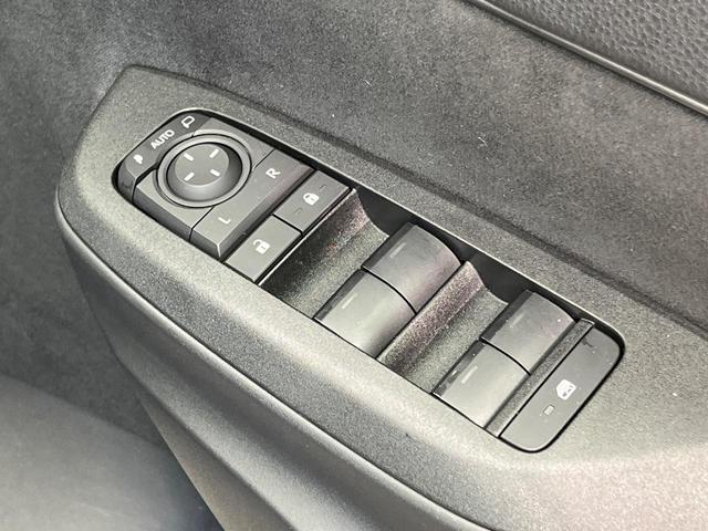 ヤリスクロス Ｚ　全周囲カメラ　８型ディスプレイオーディオ　衝突被害軽減システム　レーダークルーズ　禁煙車　ハーフレザーシート　パワーシート　ドラレコ　コーナーセンサー　スマートキー　ＬＥＤヘッド　ビルトインＥＴＣ（44枚目）