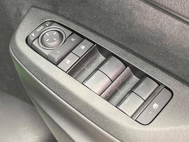 ヤリスクロス ハイブリッドZ 全周囲カメラ 衝突被害軽減システム レーダークルーズ 禁煙車 ハーフレザーシート パワーシート ドラレコ コーナーセンサー スマートキー LEDヘッド ビルトインETC 純正18インチアルミ(68枚目)