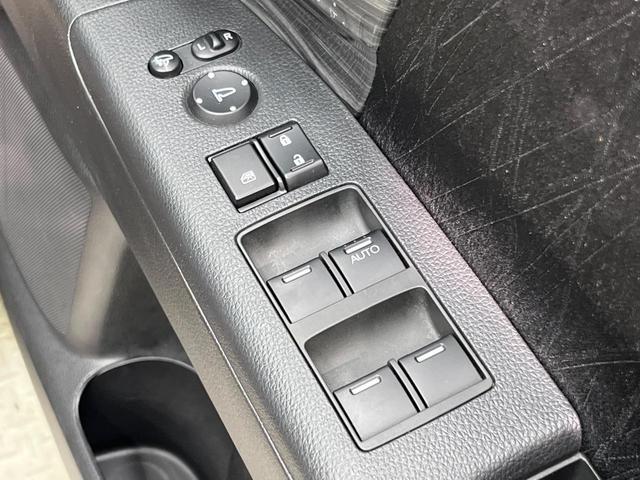 オデッセイ アブソルート 電動スライドドア SDナビ 後席モニター 衝突被害軽減システム 禁煙車 ハーフレザーシート スマートキー LEDヘッド ビルトインETC クルコン 純正17インチアルミ オートライト オートエアコン(55枚目)