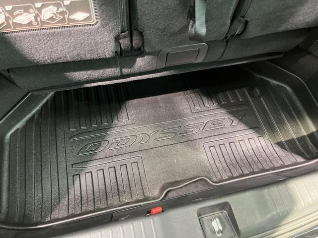 オデッセイ アブソルート 電動スライドドア SDナビ 後席モニター 衝突被害軽減システム 禁煙車 ハーフレザーシート スマートキー LEDヘッド ビルトインETC クルコン 純正17インチアルミ オートライト オートエアコン(62枚目)