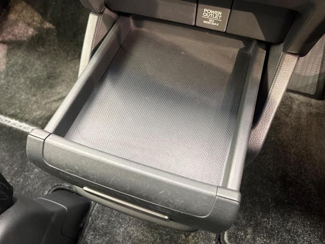 オデッセイ アブソルート 電動スライドドア SDナビ 後席モニター 衝突被害軽減システム 禁煙車 ハーフレザーシート スマートキー LEDヘッド ビルトインETC クルコン 純正17インチアルミ オートライト オートエアコン(68枚目)