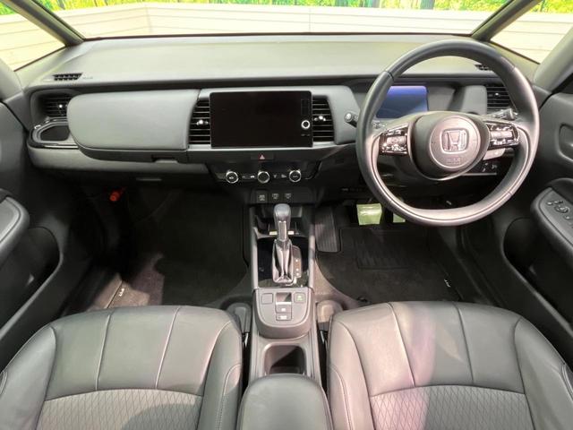 フィット ｅ：ＨＥＶリュクス　純正９型ナビ　全周囲カメラ　衝突被害軽減システム　レーダークルーズ　禁煙車　ハーフレザーシート　コーナーセンサー　スマートキー　ＬＥＤヘッド　ビルトインＥＴＣ　純正１６インチアルミ　オートハイビーム（2枚目）