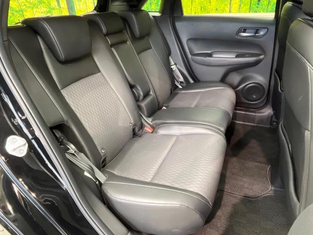 フィット ｅ：ＨＥＶリュクス　純正９型ナビ　全周囲カメラ　衝突被害軽減システム　レーダークルーズ　禁煙車　ハーフレザーシート　コーナーセンサー　スマートキー　ＬＥＤヘッド　ビルトインＥＴＣ　純正１６インチアルミ　オートハイビーム（9枚目）