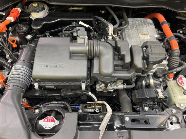 フィット ｅ：ＨＥＶリュクス　純正９型ナビ　全周囲カメラ　衝突被害軽減システム　レーダークルーズ　禁煙車　ハーフレザーシート　コーナーセンサー　スマートキー　ＬＥＤヘッド　ビルトインＥＴＣ　純正１６インチアルミ　オートハイビーム（18枚目）