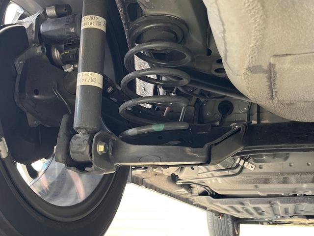 フィット ｅ：ＨＥＶリュクス　純正９型ナビ　全周囲カメラ　衝突被害軽減システム　レーダークルーズ　禁煙車　ハーフレザーシート　コーナーセンサー　スマートキー　ＬＥＤヘッド　ビルトインＥＴＣ　純正１６インチアルミ　オートハイビーム（21枚目）