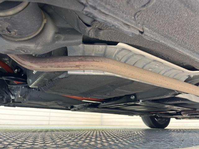 フィット ｅ：ＨＥＶリュクス　純正９型ナビ　全周囲カメラ　衝突被害軽減システム　レーダークルーズ　禁煙車　ハーフレザーシート　コーナーセンサー　スマートキー　ＬＥＤヘッド　ビルトインＥＴＣ　純正１６インチアルミ　オートハイビーム（22枚目）