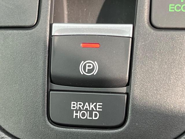 フィット ｅ：ＨＥＶリュクス　純正９型ナビ　全周囲カメラ　衝突被害軽減システム　レーダークルーズ　禁煙車　ハーフレザーシート　コーナーセンサー　スマートキー　ＬＥＤヘッド　ビルトインＥＴＣ　純正１６インチアルミ　オートハイビーム（49枚目）