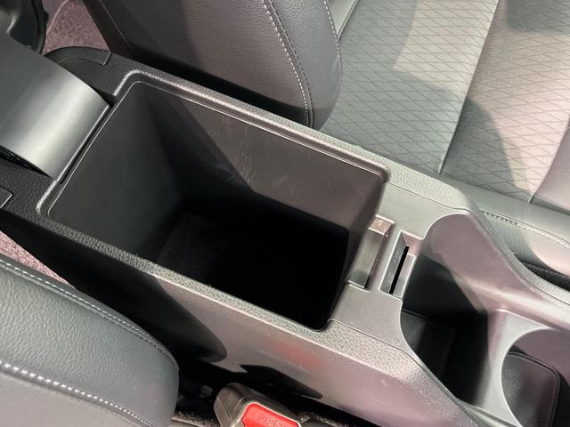 フィット ｅ：ＨＥＶリュクス　純正９型ナビ　全周囲カメラ　衝突被害軽減システム　レーダークルーズ　禁煙車　ハーフレザーシート　コーナーセンサー　スマートキー　ＬＥＤヘッド　ビルトインＥＴＣ　純正１６インチアルミ　オートハイビーム（52枚目）