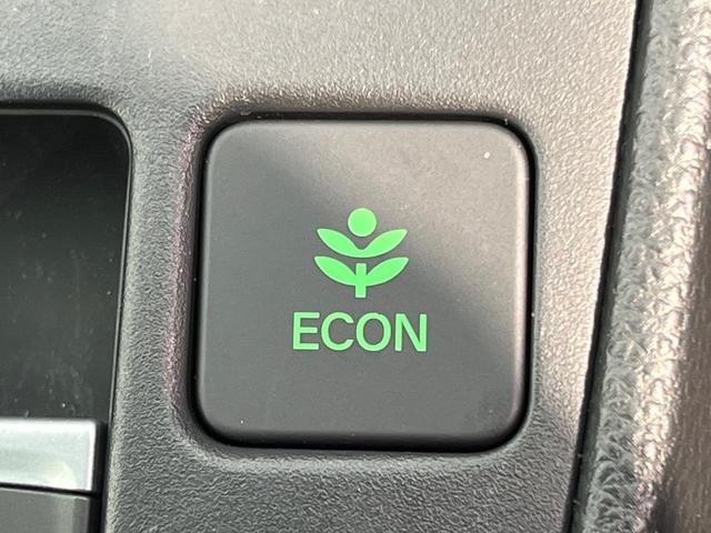 フィット ｅ：ＨＥＶリュクス　純正９型ナビ　全周囲カメラ　衝突被害軽減システム　レーダークルーズ　禁煙車　ハーフレザーシート　コーナーセンサー　スマートキー　ＬＥＤヘッド　ビルトインＥＴＣ　純正１６インチアルミ　オートハイビーム（68枚目）