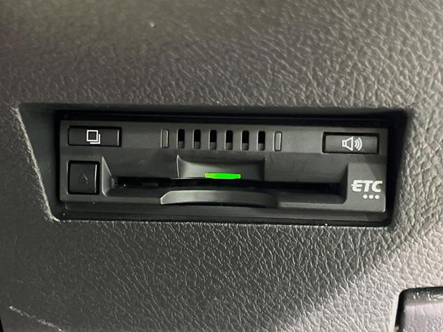 カローラフィールダー ハイブリッドＧ　ダブルバイビー　純正ナビ　バックカメラ　プリクラッシュセーフティ　禁煙車　ハーフレザーシート　スマートキー　ＬＥＤヘッド　ＥＴＣ　オートマチックハイビーム　車線逸脱警報　先行車発進お知らせ機能　オートライト（7枚目）