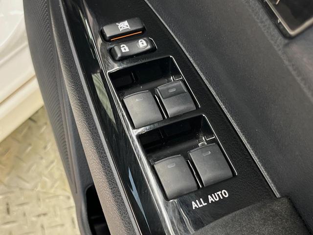 カローラフィールダー ハイブリッドＧ　ダブルバイビー　純正ナビ　バックカメラ　プリクラッシュセーフティ　禁煙車　ハーフレザーシート　スマートキー　ＬＥＤヘッド　ＥＴＣ　オートマチックハイビーム　車線逸脱警報　先行車発進お知らせ機能　オートライト（52枚目）