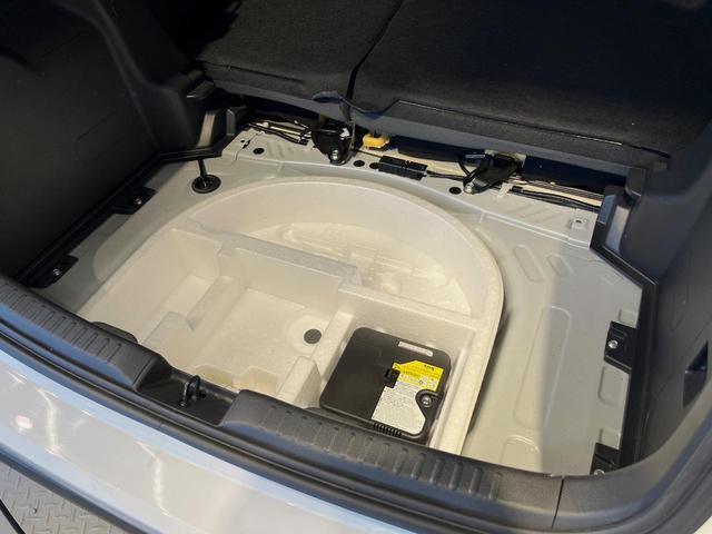 ヤリス Ｘ　純正ナビ　バックカメラ　プリクラッシュセーフティ　コーナーセンサー　スマートキー　ＥＴＣ　オートマチックハイビーム　車線逸脱警報　先行車発進お知らせ機能　オートライト　Ｂｌｕｅｔｏｏｔｈ再生（50枚目）