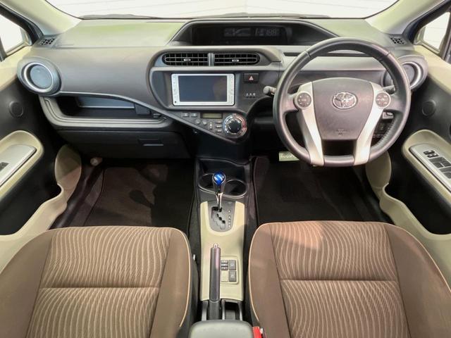 アクア Ｇ　純正ナビ　バックカメラ　禁煙車　ドラレコ　前席シートヒーター　ＬＥＤヘッド　ＥＴＣ　オートエアコン　Ｂｌｕｅｔｏｏｔｈ　ＣＤ　地デジ　ＬＥＤフォグ　革巻きステアリング　メッキインサイドドアハンドル（2枚目）