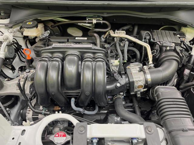 ＷＲ－Ｖ Ｚ＋　ブラックスタイル　登録済未使用車　衝突被害軽減システム　レーダークルーズ　ハーフレザーシート　コーナーセンサー　スマートキー　ＬＥＤヘッド　純正１７インチアルミ　オートハイビーム　車線逸脱警報　オートライト（18枚目）