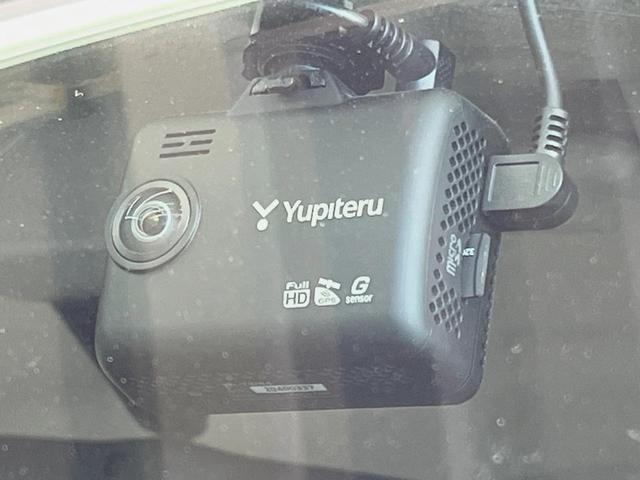 【ドライブレコーダー】安心・安全なカーライフに必須のドライブレコーダーを装備！走行中はもちろん、あおり運転や事故に遭遇した際の状況も映像で記録し、万一のリスクに備えます。