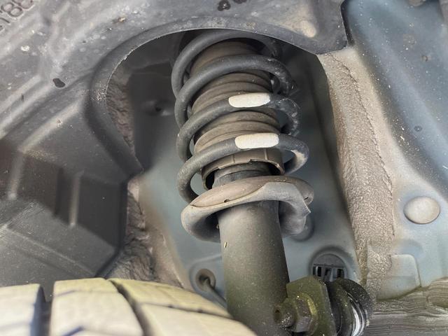 お車を安心してお乗りいただく為には、足回りの定期点検が欠かせません。サービスサポート（有償保証）では無料点検もご提供しており、安心のカーライフをお過ごしいただけるサポート体制が整っています。