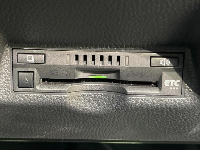 ヤリスクロス ハイブリッドＺ　ディスプレイオーディオ　バックカメラ　衝突被害軽減システム　レーダークルーズ　禁煙車　電動リアゲート　ハーフレザーシート　パワーシート　コーナーセンサー　ＬＥＤヘッド　ＥＴＣ　純正１８インチアルミ（7枚目）