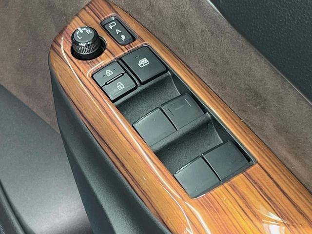 ヤリスクロス ハイブリッドＺ　ディスプレイオーディオ　バックカメラ　衝突被害軽減システム　レーダークルーズ　禁煙車　電動リアゲート　ハーフレザーシート　パワーシート　コーナーセンサー　ＬＥＤヘッド　ＥＴＣ　純正１８インチアルミ（41枚目）