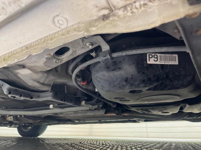 プリウス Ｓ　純正ＳＤナビ　バックカメラ　禁煙車　スマートキー　ＨＩＤヘッド　ビルトインＥＴＣ　オートライト　オートエアコン　Ｂｌｕｅｔｏｏｔｈ　ＣＤ　地デジ　ステアリングスイッチ　盗難防止装置（21枚目）