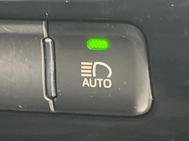 プリウス Sツーリングセレクション 9型ナビ バックカメラ 100V電源 衝突被害軽減システム レーダークルーズ ハーフレザーシート ドラレコ スマートキー LEDヘッド ビルトインETC 純正17インチアルミ オートハイビーム(41枚目)