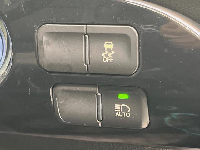 プリウス Sツーリングセレクション 9型ナビ バックカメラ 100V電源 衝突被害軽減システム レーダークルーズ ハーフレザーシート ドラレコ スマートキー LEDヘッド ビルトインETC 純正17インチアルミ オートハイビーム(42枚目)