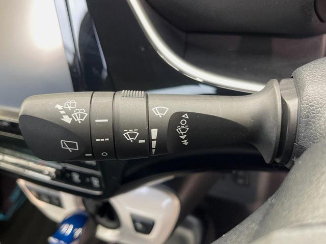 プリウス Sツーリングセレクション 9型ナビ バックカメラ 100V電源 衝突被害軽減システム レーダークルーズ ハーフレザーシート ドラレコ スマートキー LEDヘッド ビルトインETC 純正17インチアルミ オートハイビーム(62枚目)