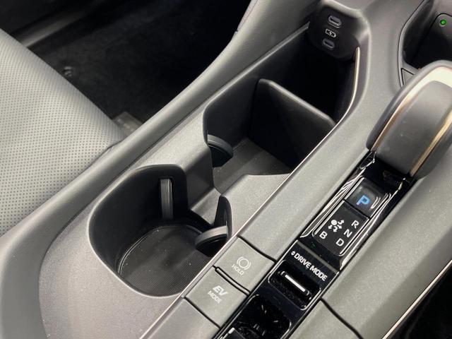 クラウンクロスオーバー Ｇアドバンスド・レザーパッケージ　４ＷＤ　１２型ナビ　フルエアロ　全周囲カメラ　１００Ｖ電源　衝突被害軽減システム　レーダークルーズ　禁煙車　レザーシート　前席シートエアコン　ドラレコ　コーナーセンサー　ＬＥＤヘッド　ＥＴＣ２．０（52枚目）