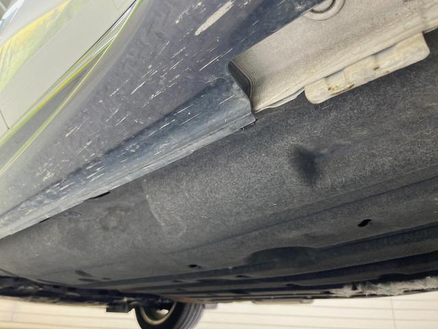 ヴェゼル ハイブリッドRS・ホンダセンシング 純正SDナビ バックカメラ 衝突被害軽減システム 禁煙車 ハーフレザーシート スマートキー LEDヘッド ビルトインETC 純正18インチアルミ 車線逸脱警報 オートライト デュアルエアコン(22枚目)