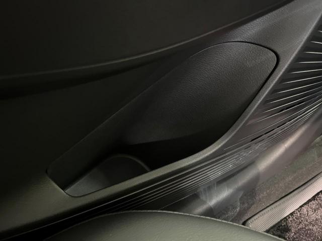 オーラ Ｇ　９型ナビ　全周囲カメラ　ＢＯＳＥサウンド　衝突被害軽減システム　レーダークルーズ　禁煙車　ハーフレザーシート　パワーシート　コーナーセンサー　スマートキー　ＬＥＤヘッド　ＥＴＣ　純正１７インチアルミ（68枚目）