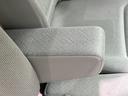 ＦＡ　禁煙車　ＣＤ　オーディオ　電動格納ミラー　盗難防止装置　バニティミラー　運転席シームレスト　エアコン　ドアバイザー　盗難防止装置（51枚目）