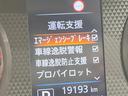 【エマージェンシーブレーキ】走行中に前方の車両等を認識し、衝突しそうな時は警報とブレーキで衝突回避と被害軽減をアシスト。より安全にドライブをお楽しみいただけます。