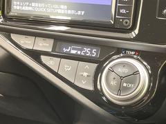 【オートエアコン】一度お好みの温度に設定すれば、車内の温度を検知し風量や温度を自動で調整。暑い…寒い…と何度もスイッチ操作をする必要はありません。快適な車内空間には必須の機能ですね♪ 7