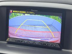 【バックカメラ】駐車時に後方がリアルタイム映像で確認できます。大型商業施設や立体駐車場での駐車時や、夜間のバック時に大活躍！運転スキルに関わらず、今や必須となった装備のひとつです！ 4