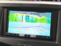 【バックカメラ】駐車時に後方がリアルタイム映像で確認できます。大型商業施設や立体駐車場での駐車時や、夜間のバック時に大活躍！運転スキルに関わらず、今や必須となった装備のひとつです！ 5