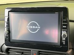【大画面ナビ】人気の大型９インチナビを装備。存在感のある大画面はインパクト大！ナビ利用時のマップ表示は見やすく、テレビやＤＶＤは臨場感がアップ！いつものドライブがグッと楽しくなります♪ 3