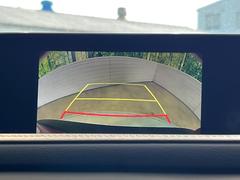 【バックカメラ】駐車時に後方がリアルタイム映像で確認できます。大型商業施設や立体駐車場での駐車時や、夜間のバック時に大活躍！運転スキルに関わらず、今や必須となった装備のひとつです！ 4