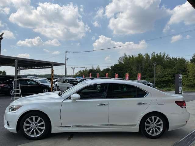 ＬＳ ４６０　バージョンＣ　自社　ローン　信用回復ローン　純正ナビ　フルセグＴＶ　ｂｌｕｅｔｏｏｔｈ　ＥＴＣ　バックカメラ　ステアリングスイッチ　オートＨＩＤライト　コーナーセンサー　フルレザーシート　ステアリングヒーター　ＢＳ（8枚目）