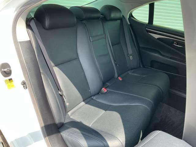 ＬＳ ４６０　バージョンＣ　自社　ローン　信用回復ローン　純正ナビ　フルセグＴＶ　ｂｌｕｅｔｏｏｔｈ　ＥＴＣ　バックカメラ　ステアリングスイッチ　オートＨＩＤライト　コーナーセンサー　フルレザーシート　ステアリングヒーター　ＢＳ（17枚目）