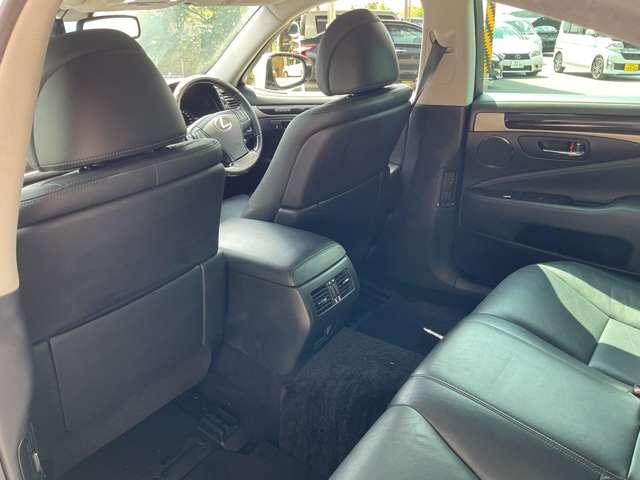 ＬＳ ４６０　バージョンＣ　自社　ローン　信用回復ローン　純正ナビ　フルセグＴＶ　ｂｌｕｅｔｏｏｔｈ　ＥＴＣ　バックカメラ　ステアリングスイッチ　オートＨＩＤライト　コーナーセンサー　フルレザーシート　ステアリングヒーター　ＢＳ（19枚目）