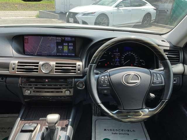 ＬＳ ４６０　バージョンＣ　自社　ローン　信用回復ローン　純正ナビ　フルセグＴＶ　ｂｌｕｅｔｏｏｔｈ　ＥＴＣ　バックカメラ　ステアリングスイッチ　オートＨＩＤライト　コーナーセンサー　フルレザーシート　ステアリングヒーター　ＢＳ（24枚目）